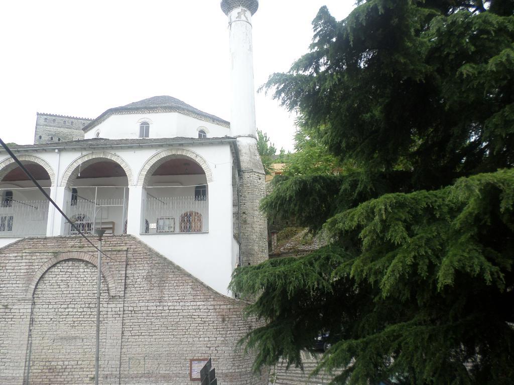 Tina'S Apartment Gjirokaster Exterior photo