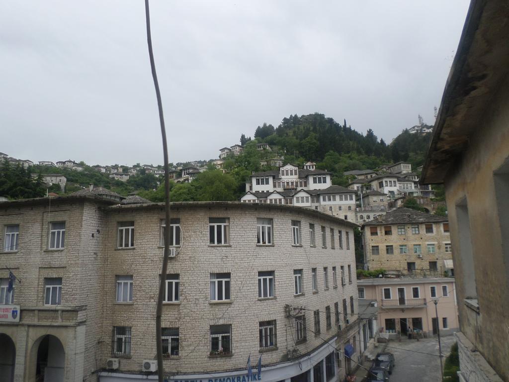 Tina'S Apartment Gjirokaster Exterior photo